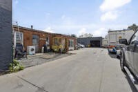 Halfopen bebouwing met loods in centrum Berlare 2