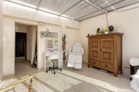 Gerenoveerde, volledig instapklare woning ! 10
