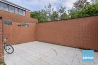 Te Renoveren Stevige Woning met 5 Slaapkamers in Schellebelle 17