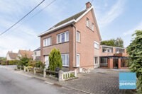 Te Renoveren Stevige Woning met 5 Slaapkamers in Schellebelle 1