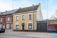 Gesloten bebouwing met loods van 200m²  in Lede 19