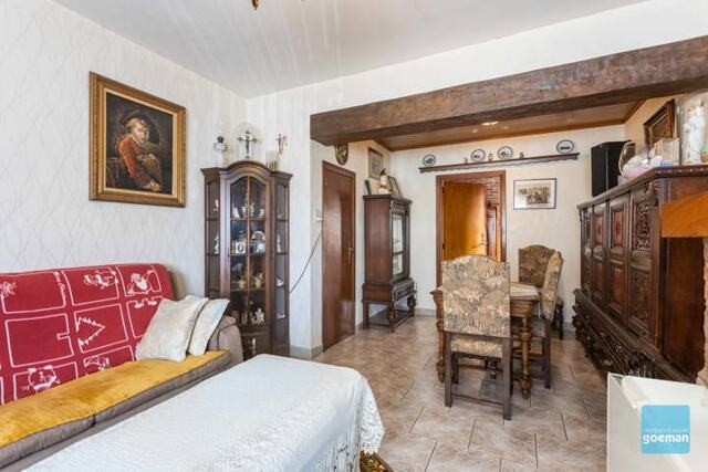 Op te frissen woning met prachtige tuin te koop in Wichelen. 4