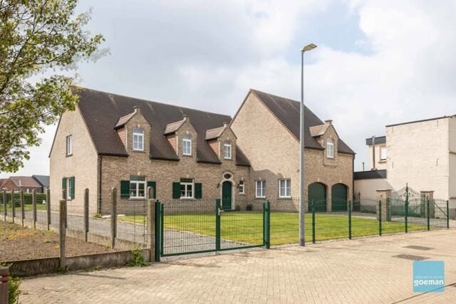 Zeer ruime villa met garage en grote tuin te Dendermonde. 3