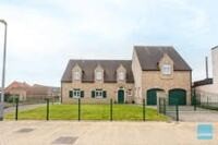 Zeer ruime villa met garage en grote tuin te Dendermonde. 1