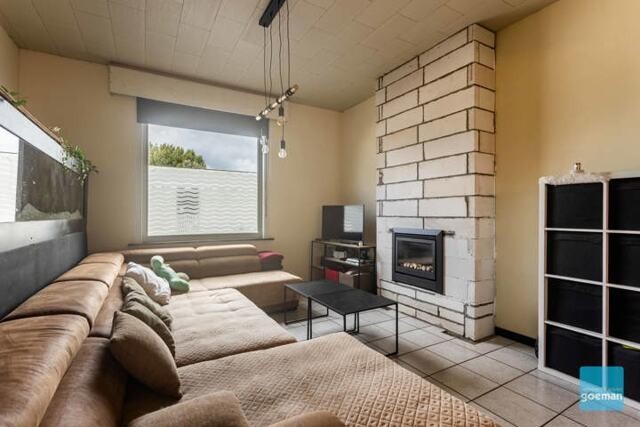 Degelijke rijwoning met 3 slpks, tuin, loods en autostaanplaatsen. 2