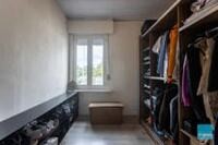 Degelijke rijwoning met 3 slpks, tuin, loods en autostaanplaatsen. 12