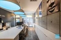 Perfect gelegen commerciële ruimte + prachtig appartement. 9