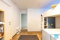 Perfect gelegen commerciële ruimte + prachtig appartement. 33