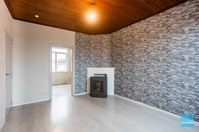 Deels gerenoveerde woning op wandelafstand centrum Dendermonde. 3